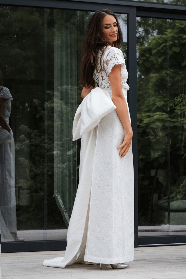Comédienne. Manon Pascual, créatrice de robe de mariée sur mesure. Collection couture 2023. Atelier vers Bordeaux
