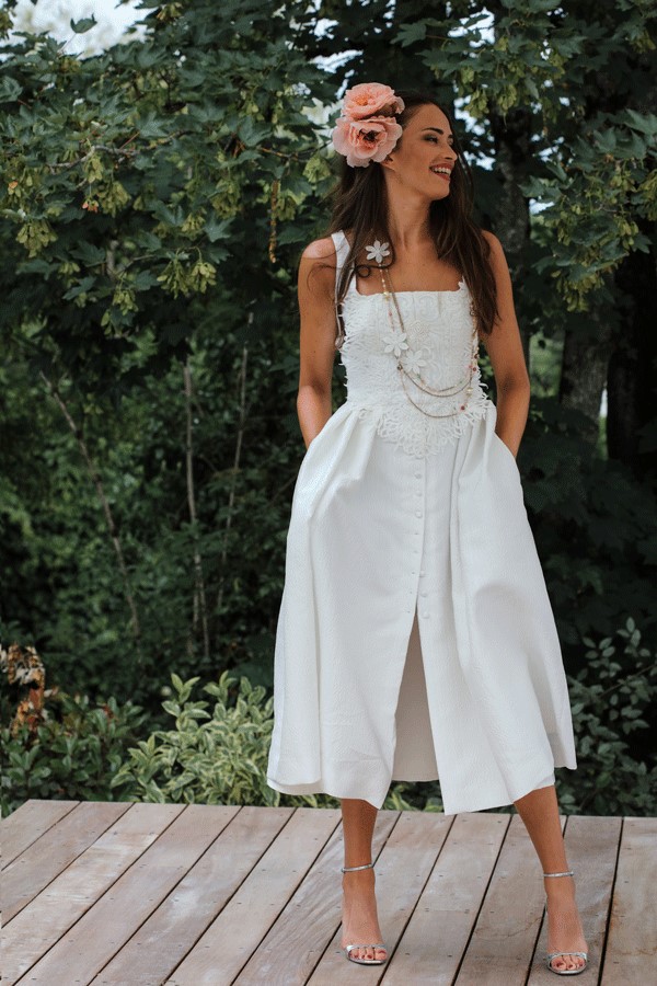 Nora, robe de mariée, collection de couture 2023 de l’Atelier Manon Pascual, modèle en soie avec bob