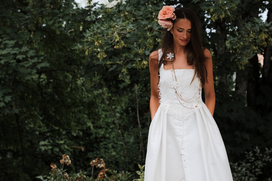 Nora, robe de mariée, collection de couture 2023 de l’Atelier Manon Pascual, modèle en soie avec bob