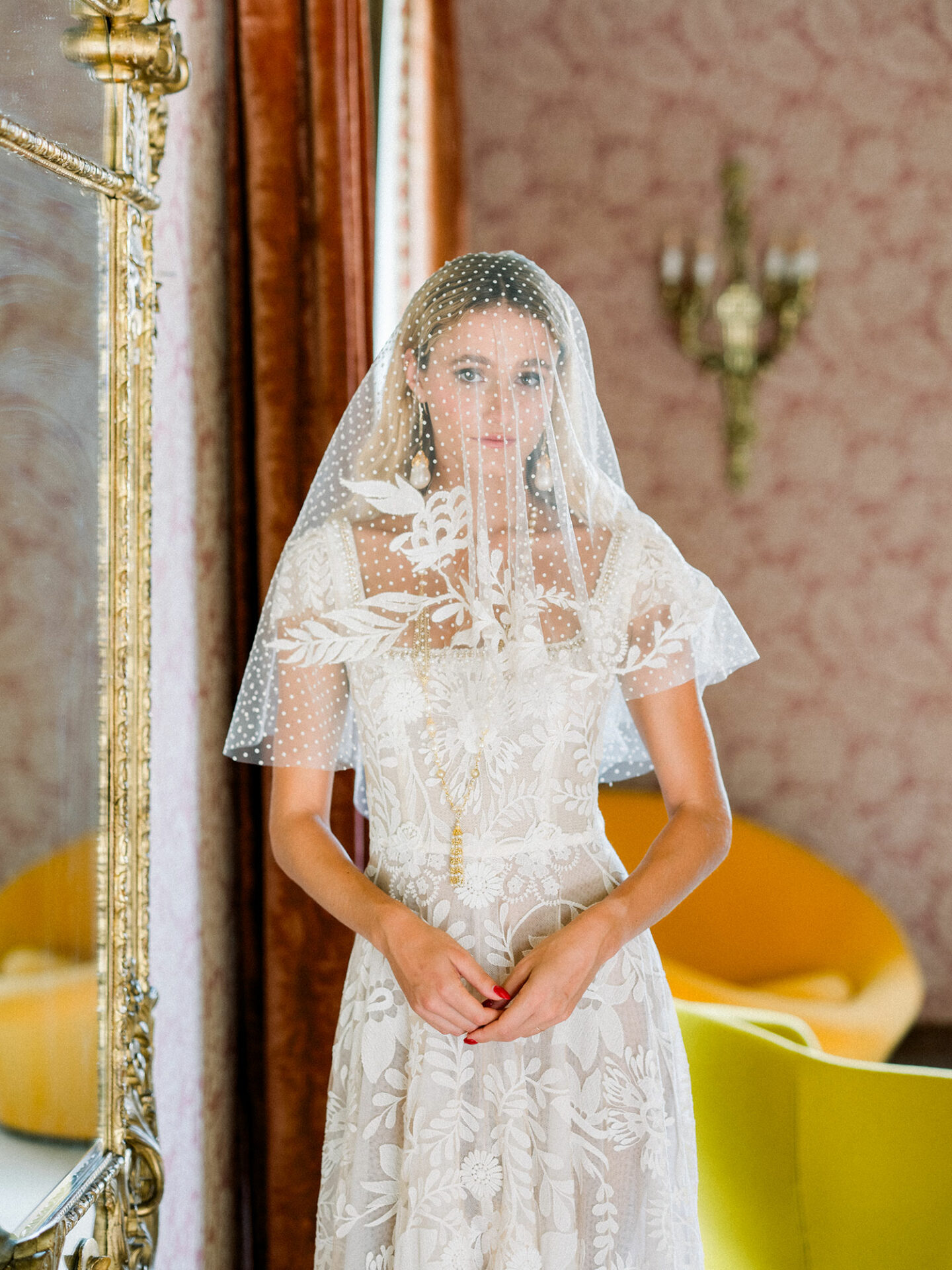 Manon Pascual, créatrice robe de mariages et accessoires, Bordeaux, France. Modèle Augusta