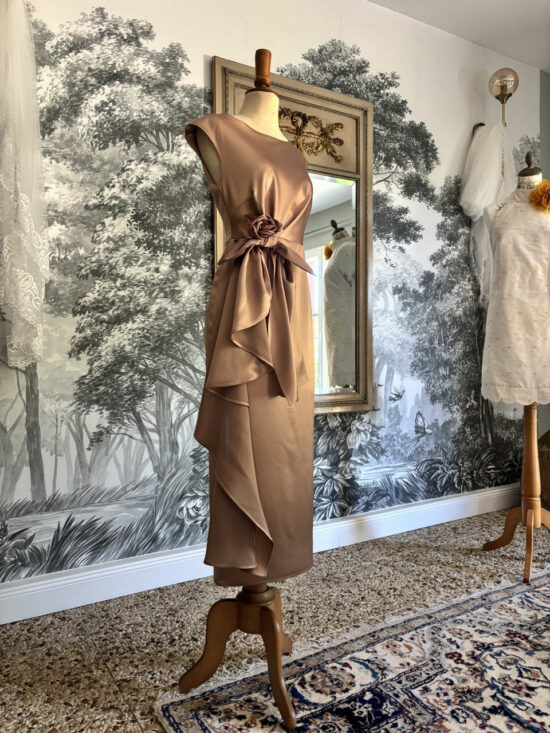 Robe de cérémonie couleur bronze, second regard sur une création Manon Pascual Bordeaux